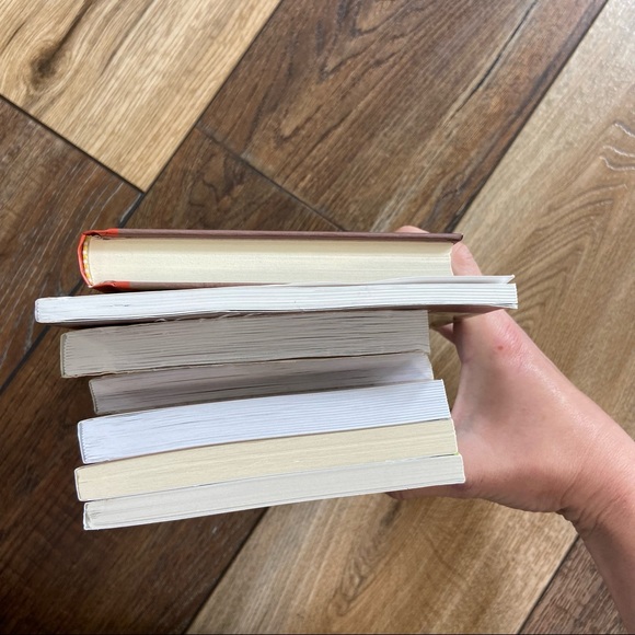 Variety Bundle of 7 American Girl and Character Chapter Books - Picture 5 of 7